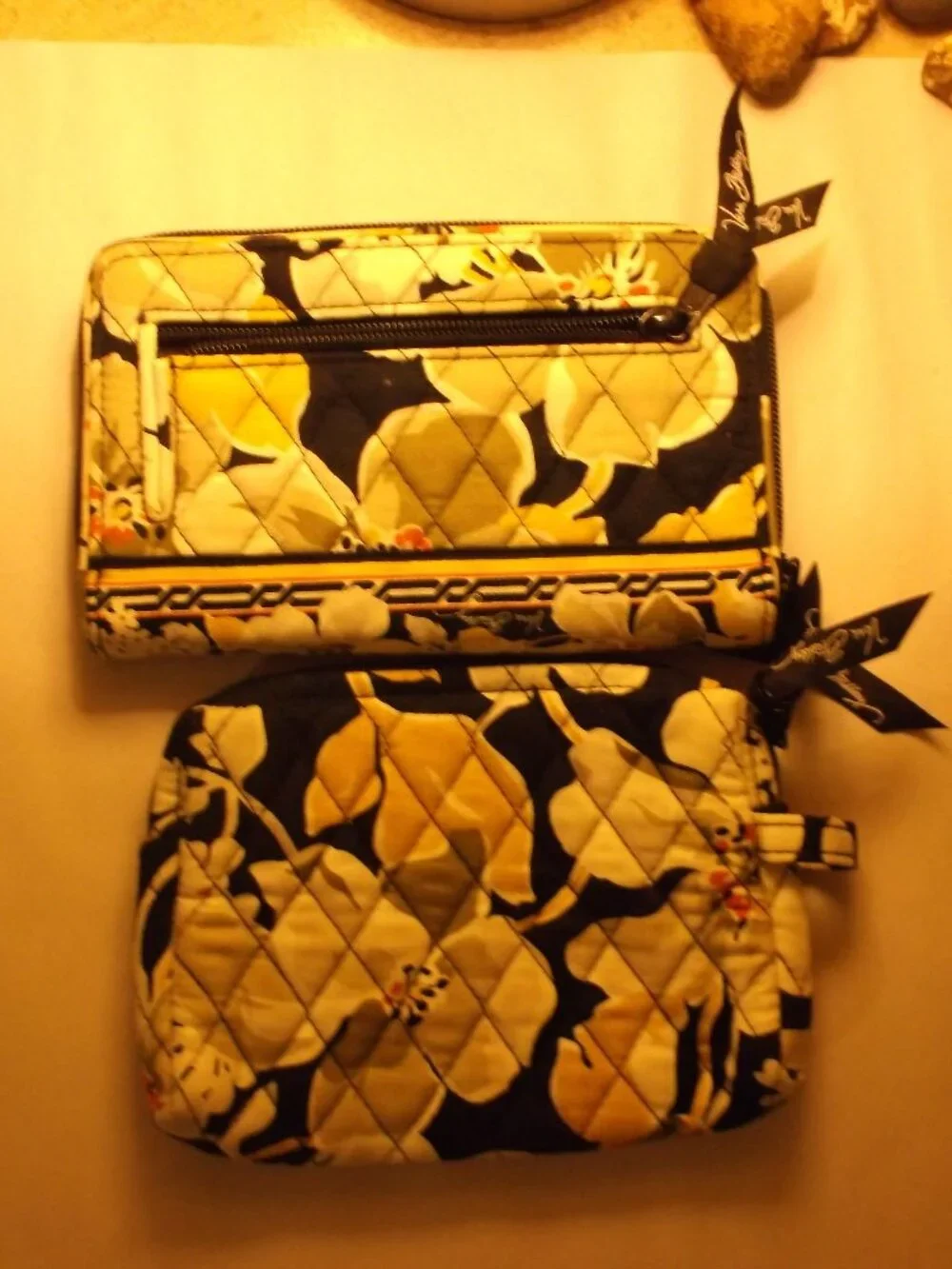 Vera Bradley Quilted Floral Wallet & Cosmetic Bag Set – Like New ✈️ - Picture 2 of 6